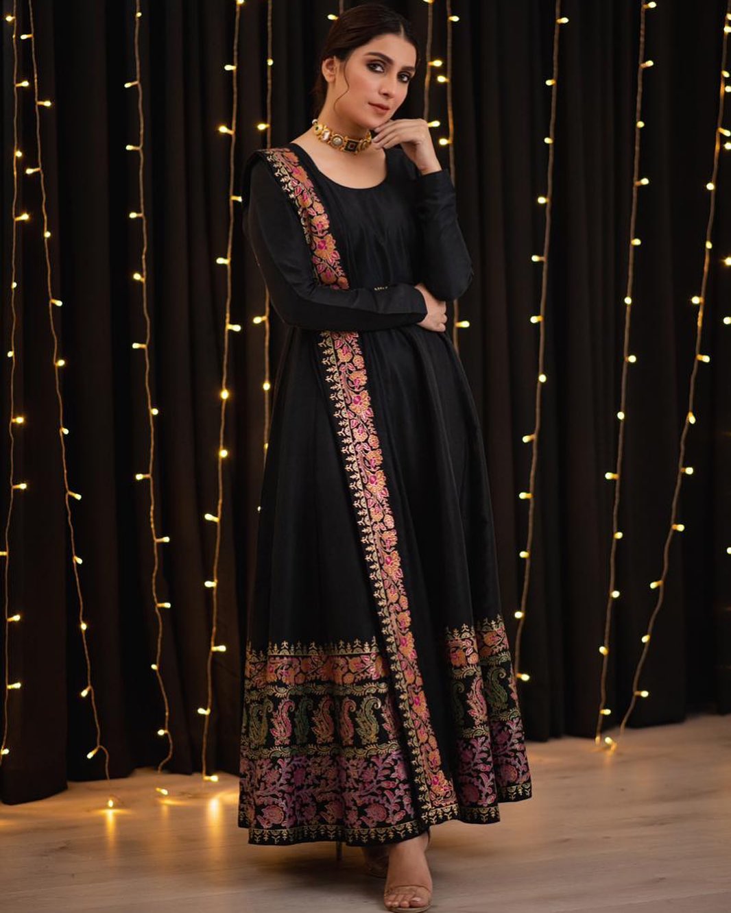 Top Pakistani Actresses In Beautiful Black Dresses - Dressing Tips Pro
